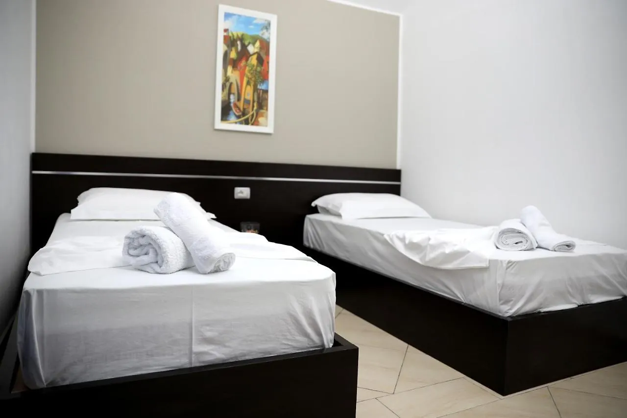 Dolce Italia Residence Radhimë 0*,  Albanien