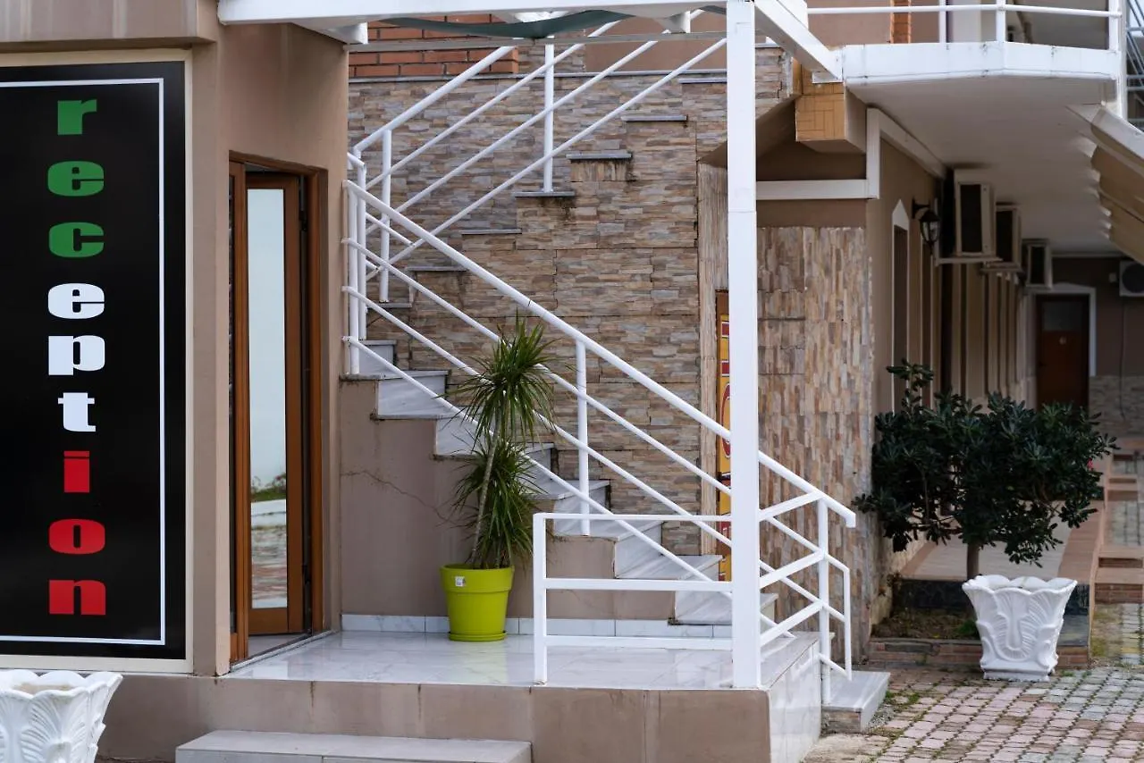 Dolce Italia Residence Radhimë 0*,